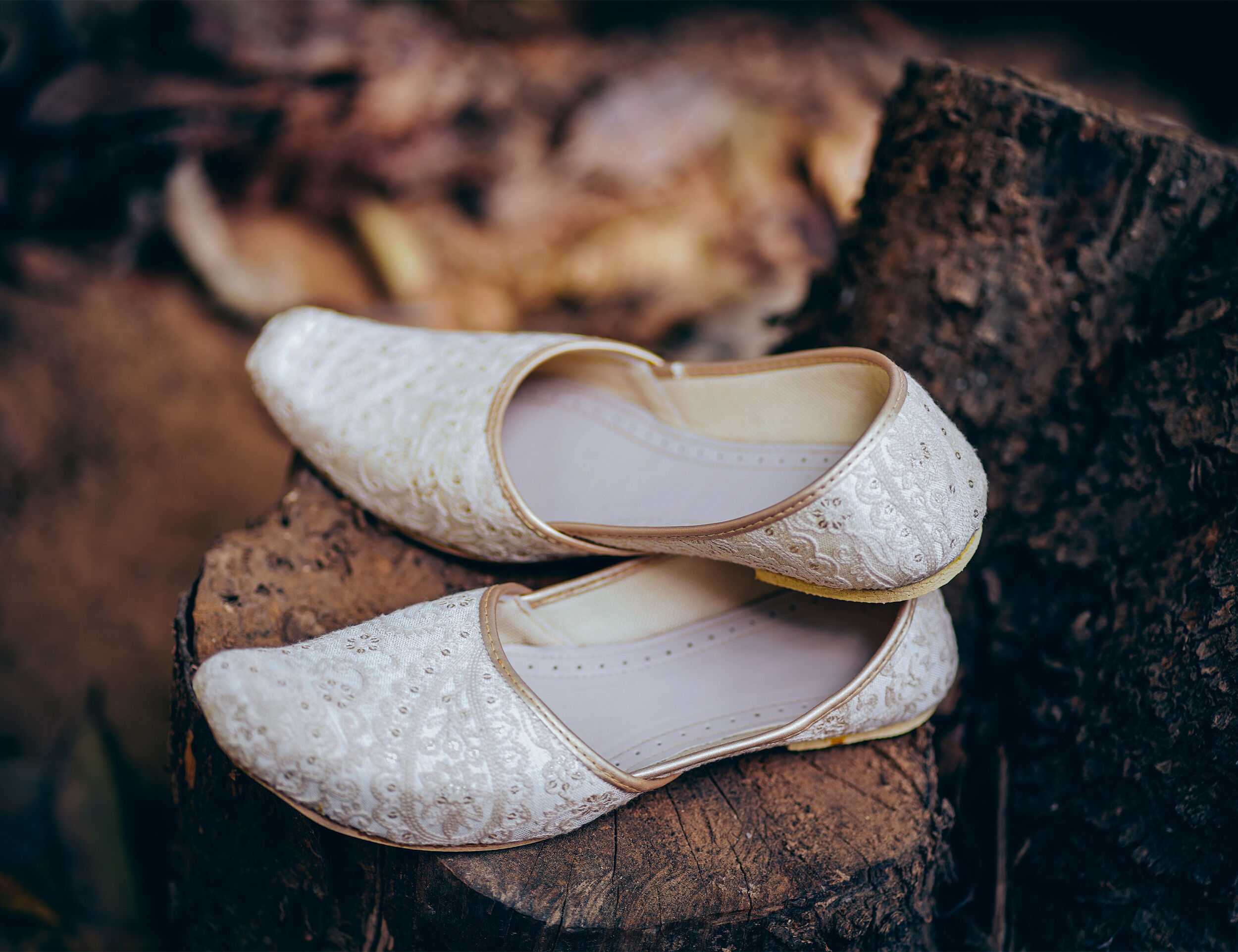 Modern white juttis designed for wedding comfort
